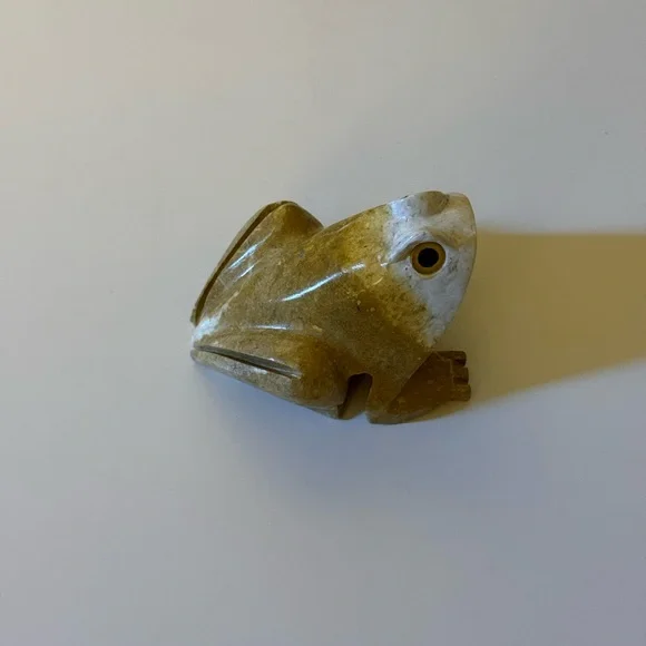 🐸Handcrafted Stone Frog Figurine - Picture 6 of 9